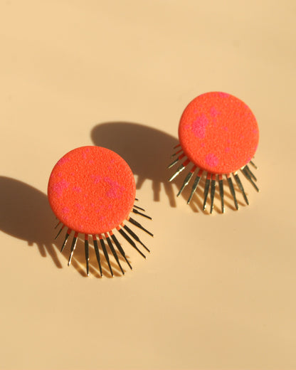 Linda – moderne, organisch geformte Ohrstecker aus vergoldetem Edelstahl