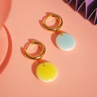 Zarte Polymer Clay Ohrringe – blau oder gelb