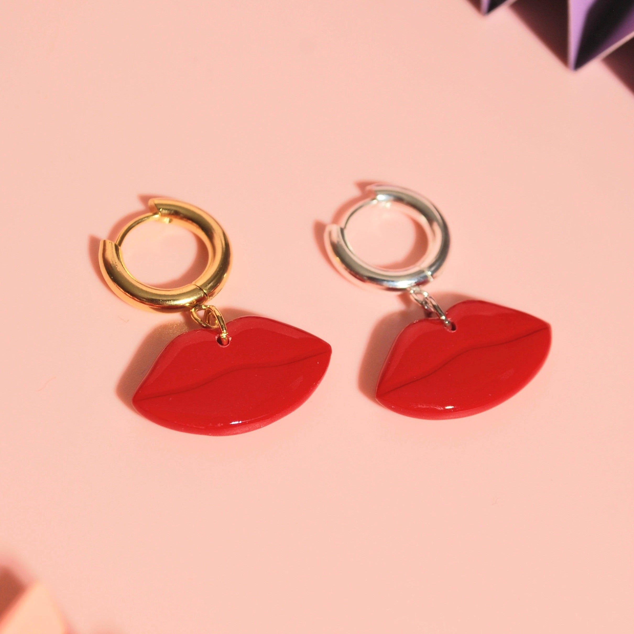 Red Kiss Creolen in Silberfarbe – leicht & handgefertigt