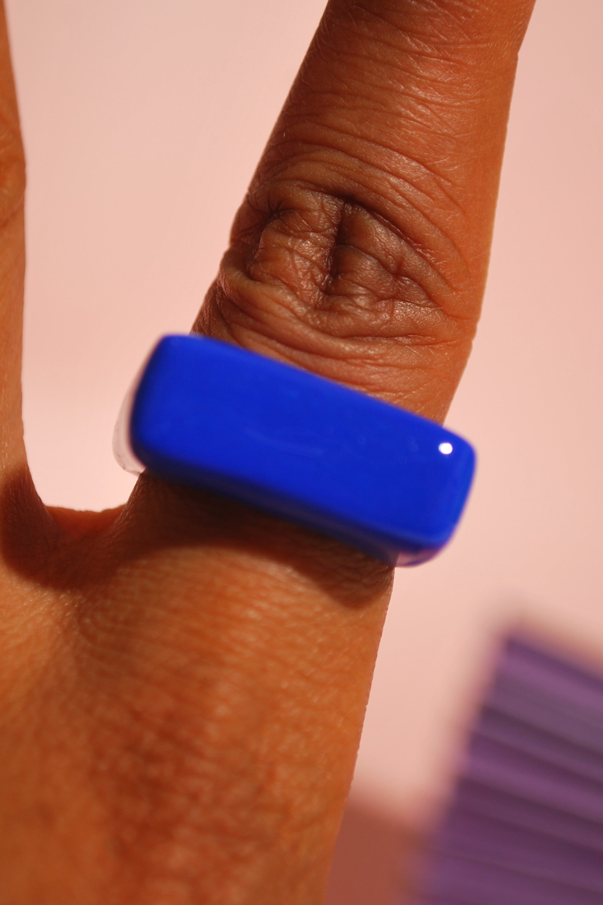 Modernes Design – eckiger Fingerring aus handgearbeitetem Polymer Clay